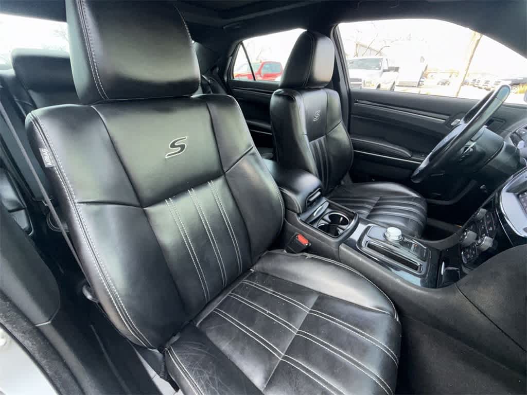 Thumbnail: 2021 Chrysler 300 - 14