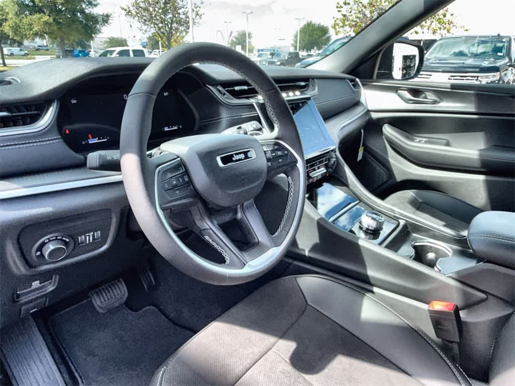 2025 Jeep Grand Cherokee Altitude X photo 2