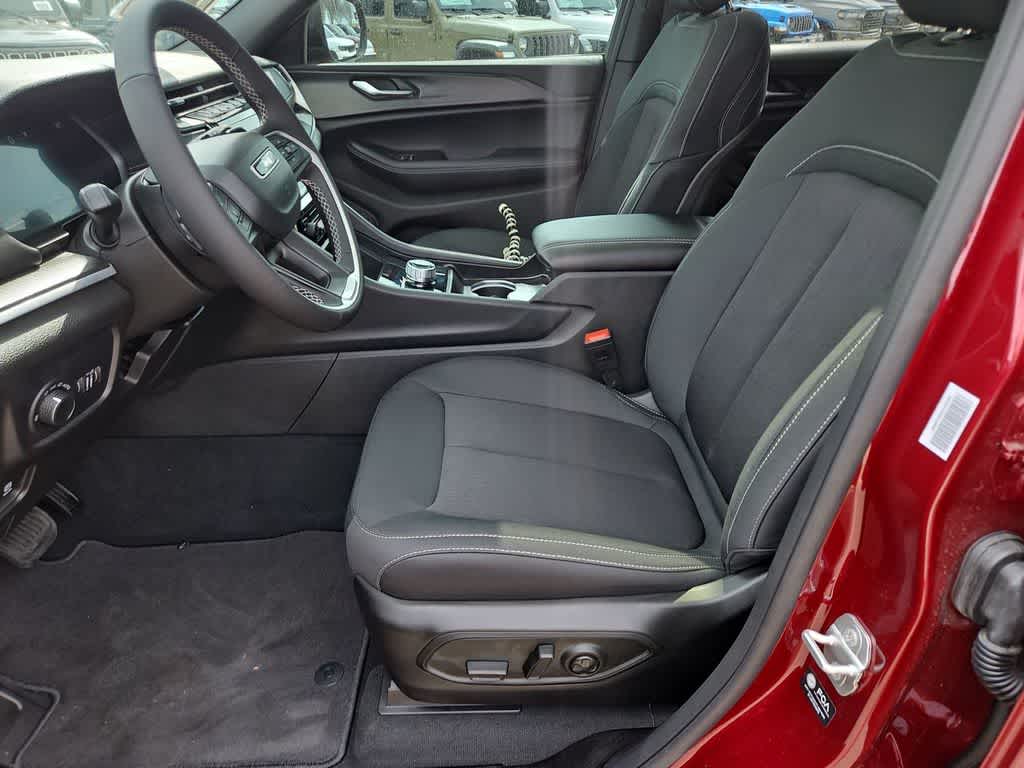 Thumbnail: 2025 Jeep Grand Cherokee L - 16