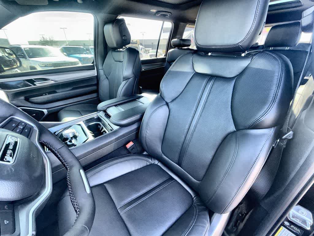 Thumbnail: 2026 Jeep Grand Wagoneer - 11