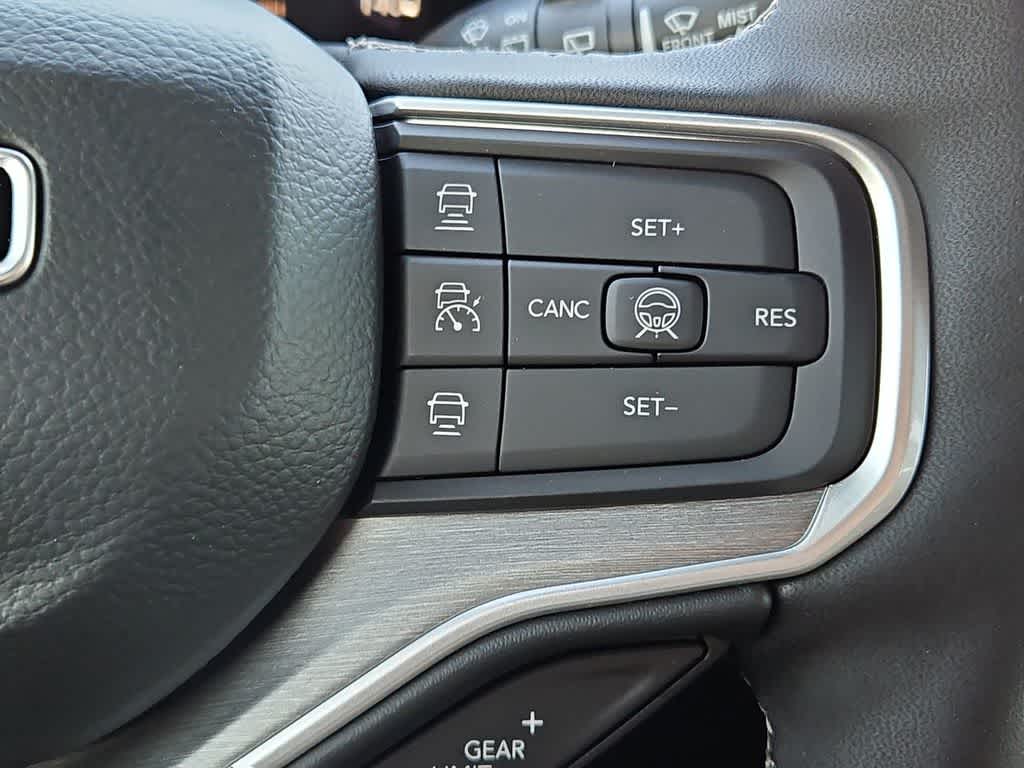 Thumbnail: 2026 Jeep Grand Wagoneer - 26