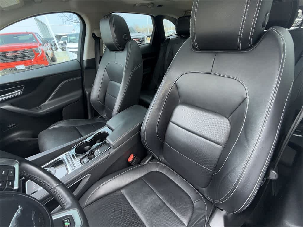 Thumbnail: 2017 Jaguar F-Pace - 8