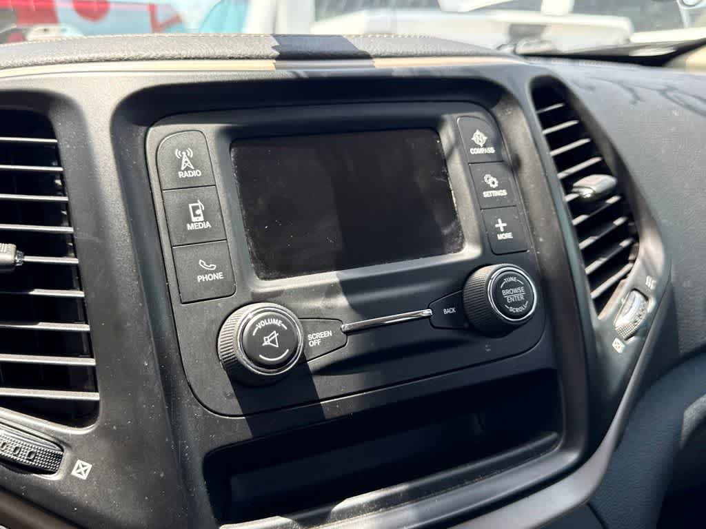 Thumbnail: 2016 Jeep Cherokee - 20