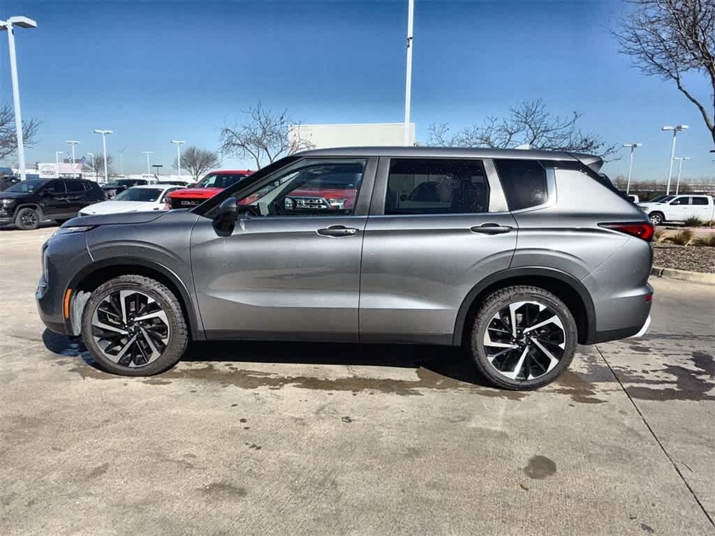 Used 2024 Mitsubishi Outlander SE SUV