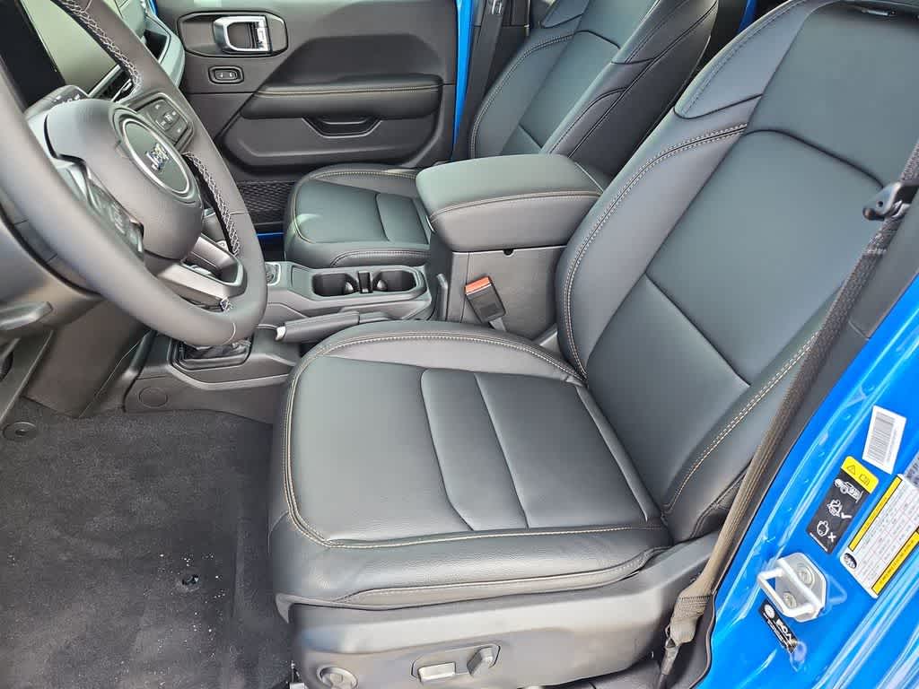 Thumbnail: 2026 Jeep Gladiator - 17