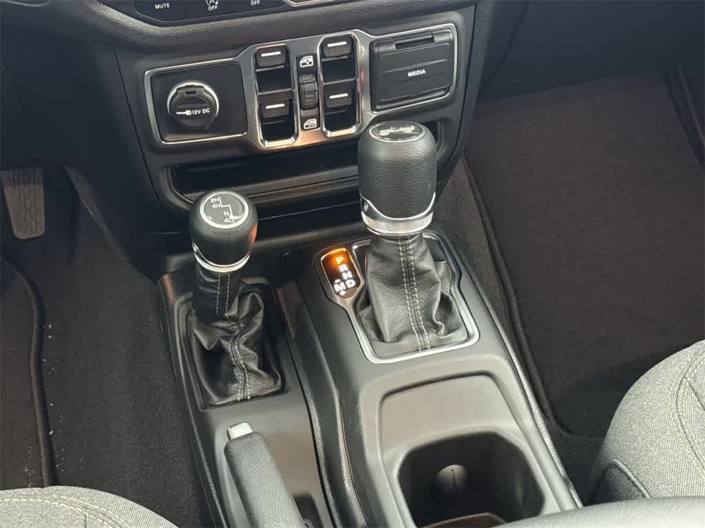 Thumbnail: 2025 Jeep Wrangler - 16