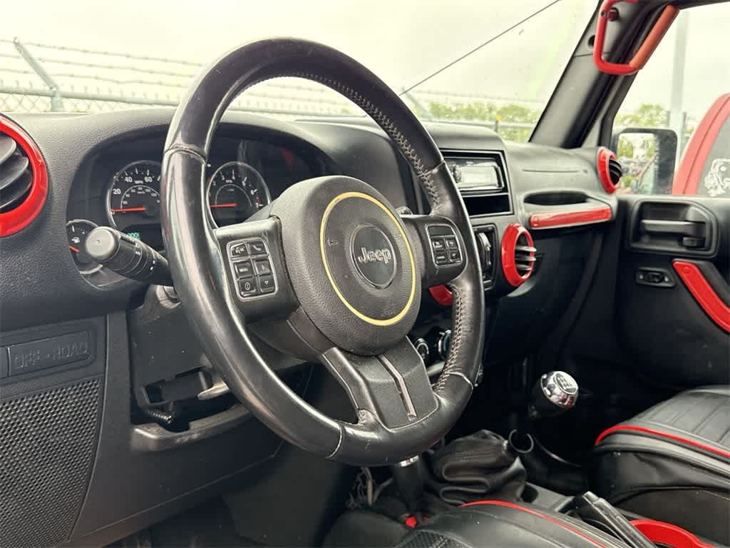 2016 Jeep Wrangler Unlimited Rubicon photo 2