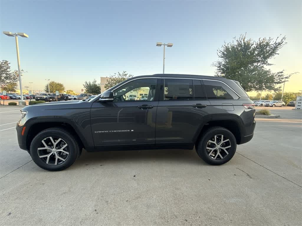 Thumbnail: 2025 Jeep Grand Cherokee - 3