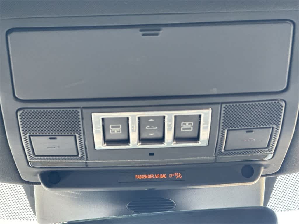 Thumbnail: 2020 Land Rover Discovery - 20