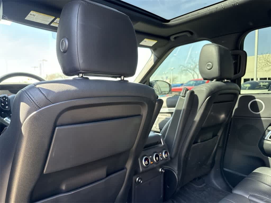 Thumbnail: 2020 Land Rover Discovery - 12