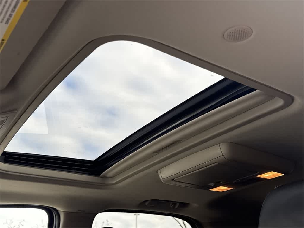 Thumbnail: 2011 Chevrolet Tahoe - 23