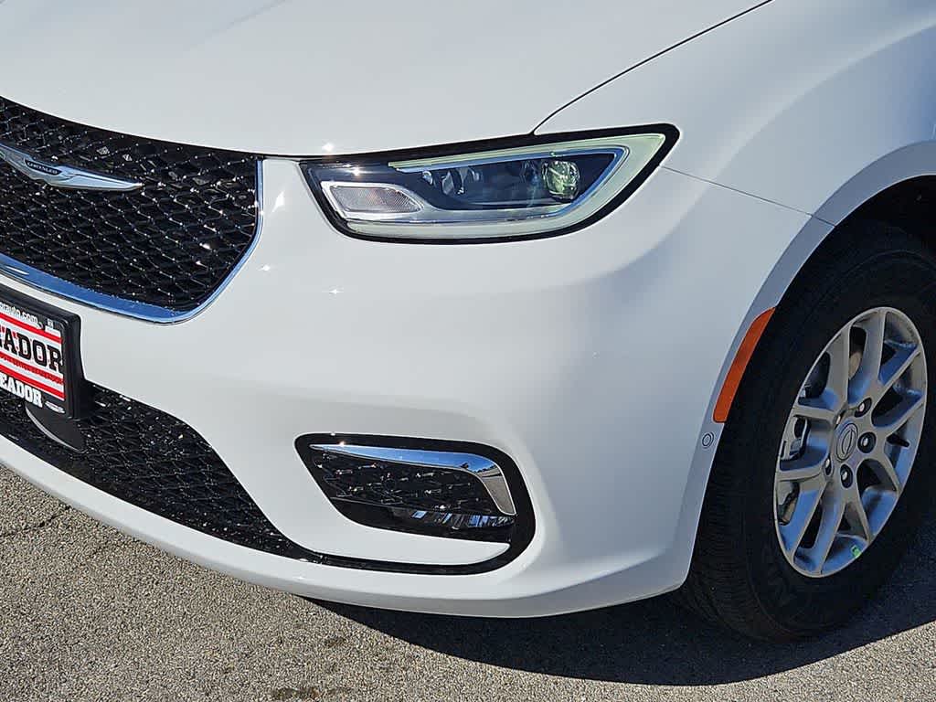 Thumbnail: 2026 Chrysler Pacifica - 5