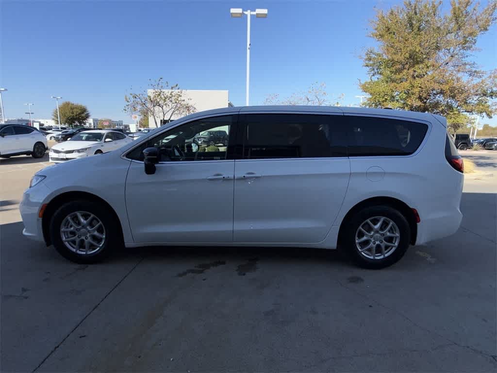 Thumbnail: 2026 Chrysler Pacifica - 3