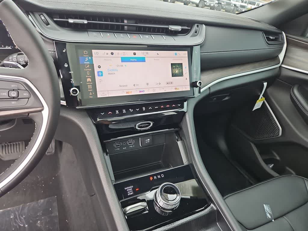 Thumbnail: 2026 Jeep Grand Cherokee L - 30