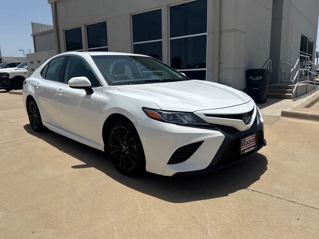 Thumbnail: 2019 Toyota Camry - 4