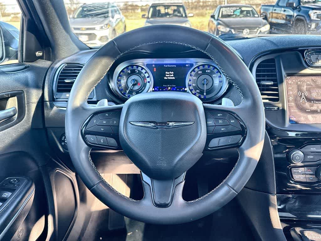 Thumbnail: 2023 Chrysler 300 - 18