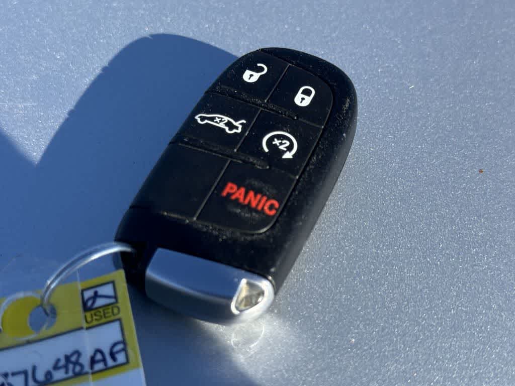 Thumbnail: 2023 Chrysler 300 - 24