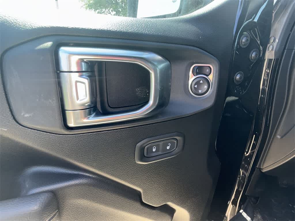 Thumbnail: 2025 Jeep Wrangler - 23