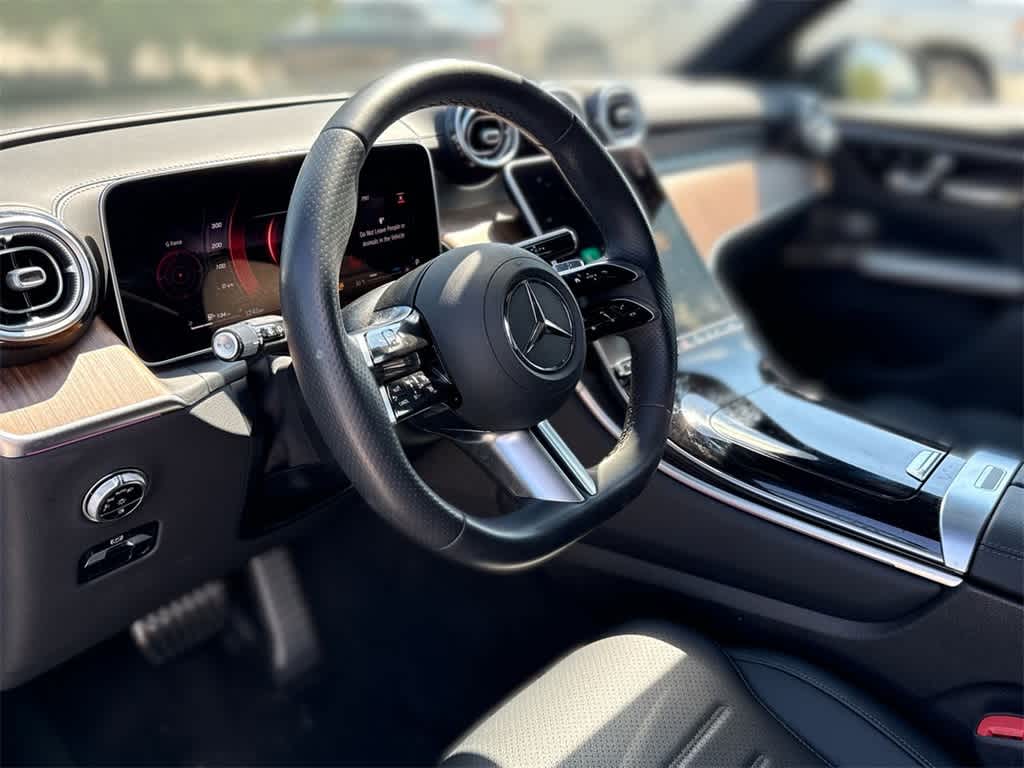 2025 Mercedes Benz GLC 300 photo 2