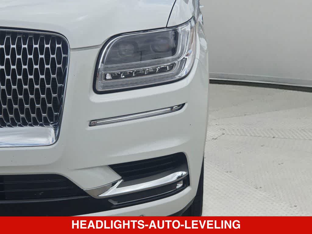Thumbnail: 2021 Lincoln Navigator - 10