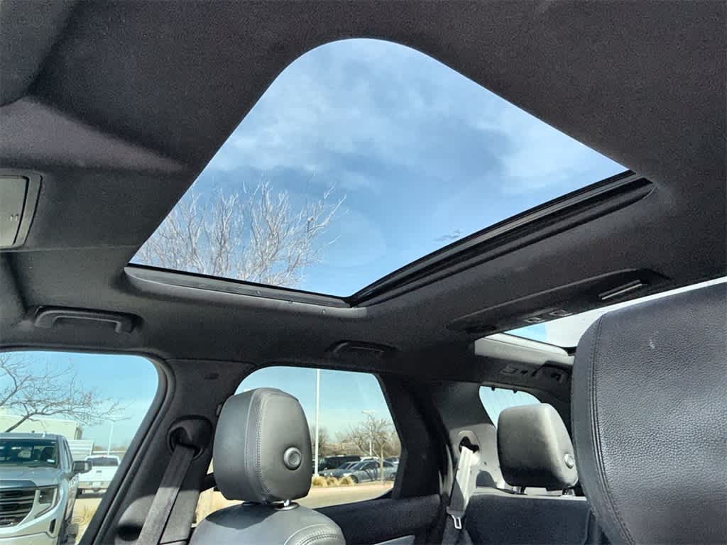 Thumbnail: 2020 Land Rover Discovery - 24