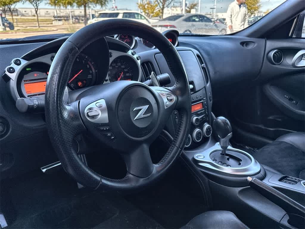 2009 Nissan 370Z Touring photo 2