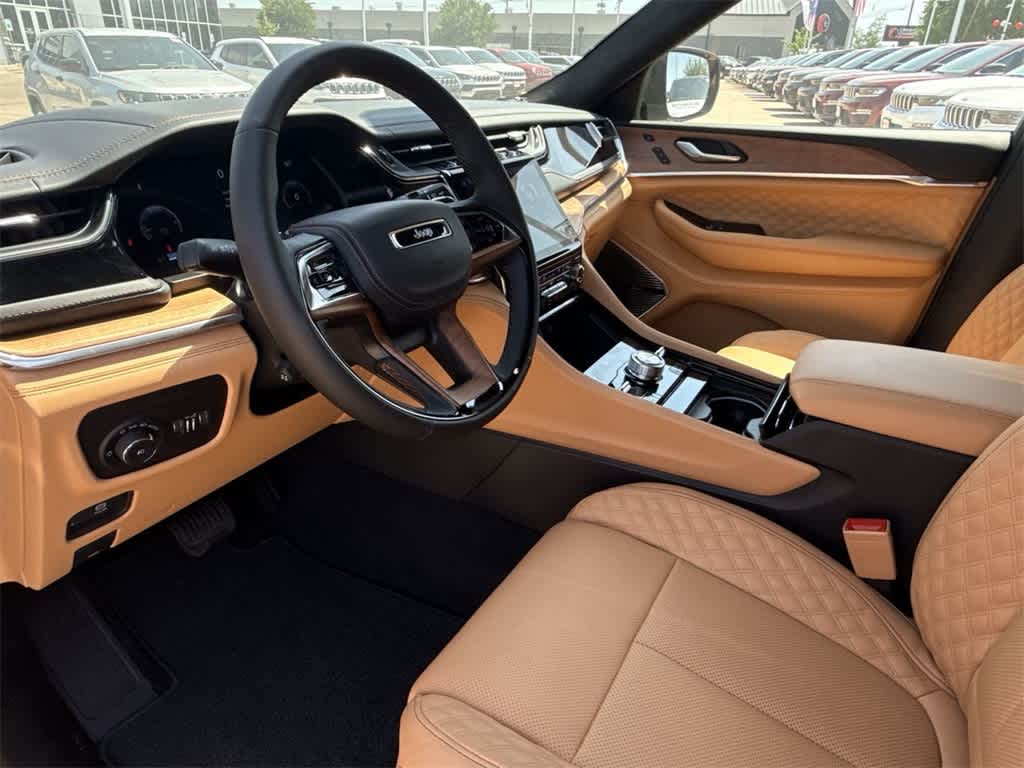 2025 Jeep Grand Cherokee Summit Reserve photo 2