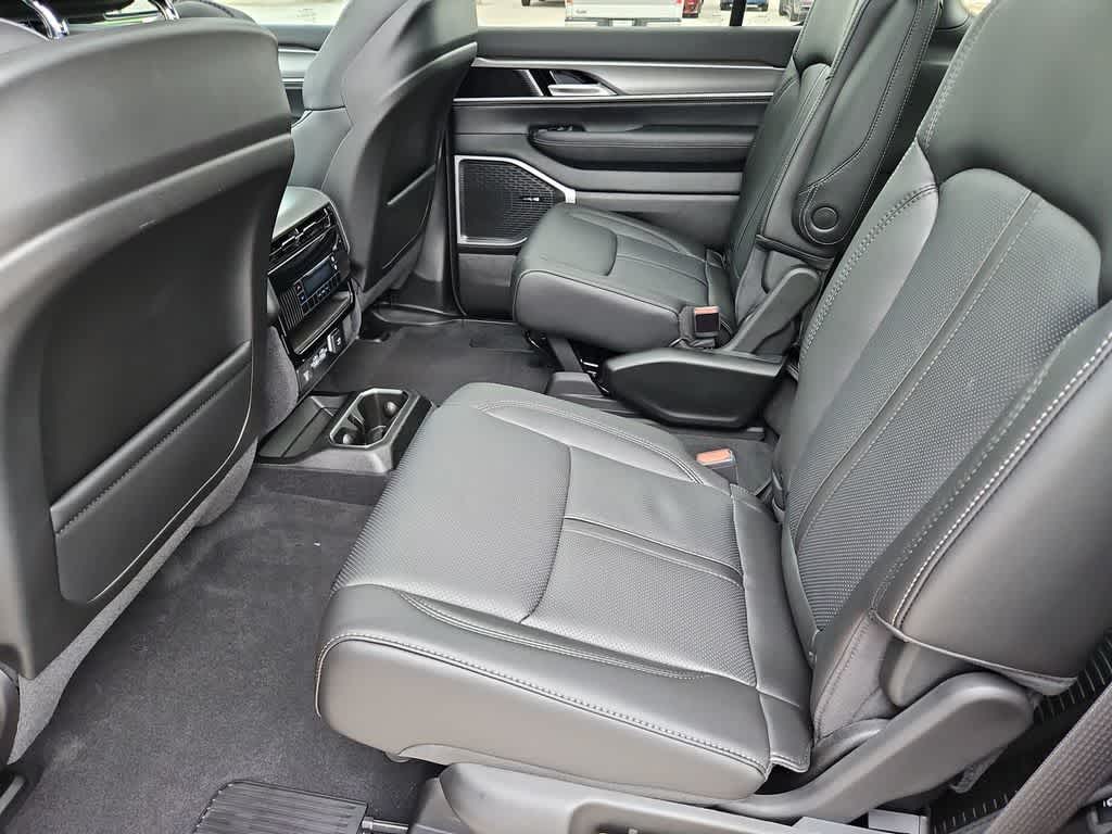 Thumbnail: 2026 Jeep Grand Wagoneer - 21