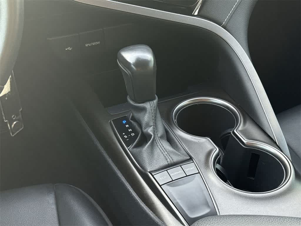 Thumbnail: 2022 Toyota Camry - 15