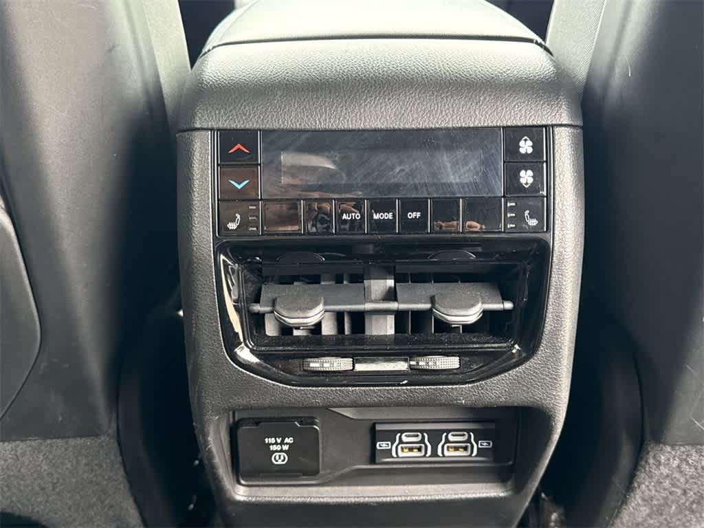 Thumbnail: 2022 Jeep Grand Cherokee L - 21