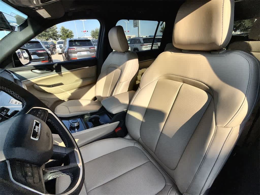 Thumbnail: 2025 Jeep Grand Cherokee L - 10