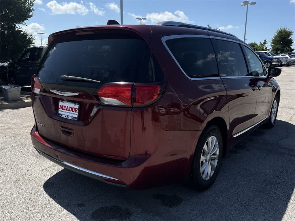 Thumbnail: 2018 Chrysler Pacifica - 6
