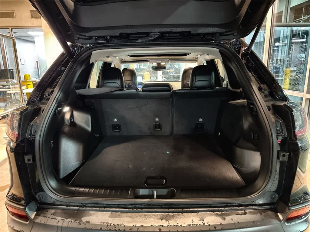 Thumbnail: 2022 Jeep Cherokee - 22