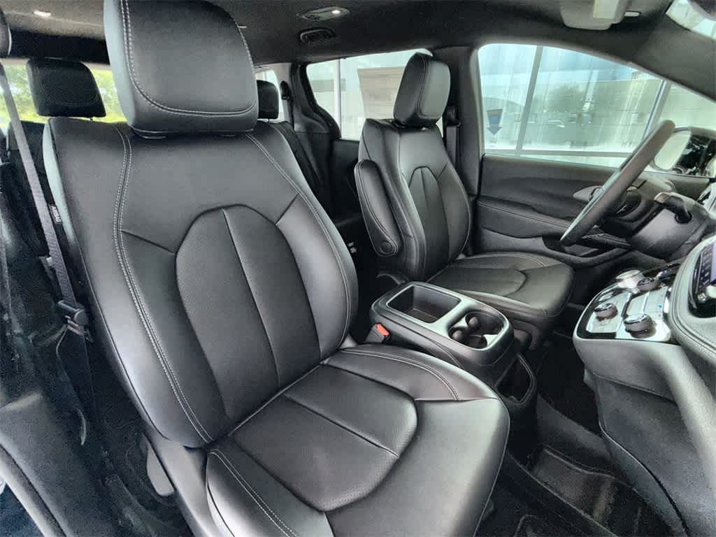 Thumbnail: 2025 Chrysler Pacifica - 15