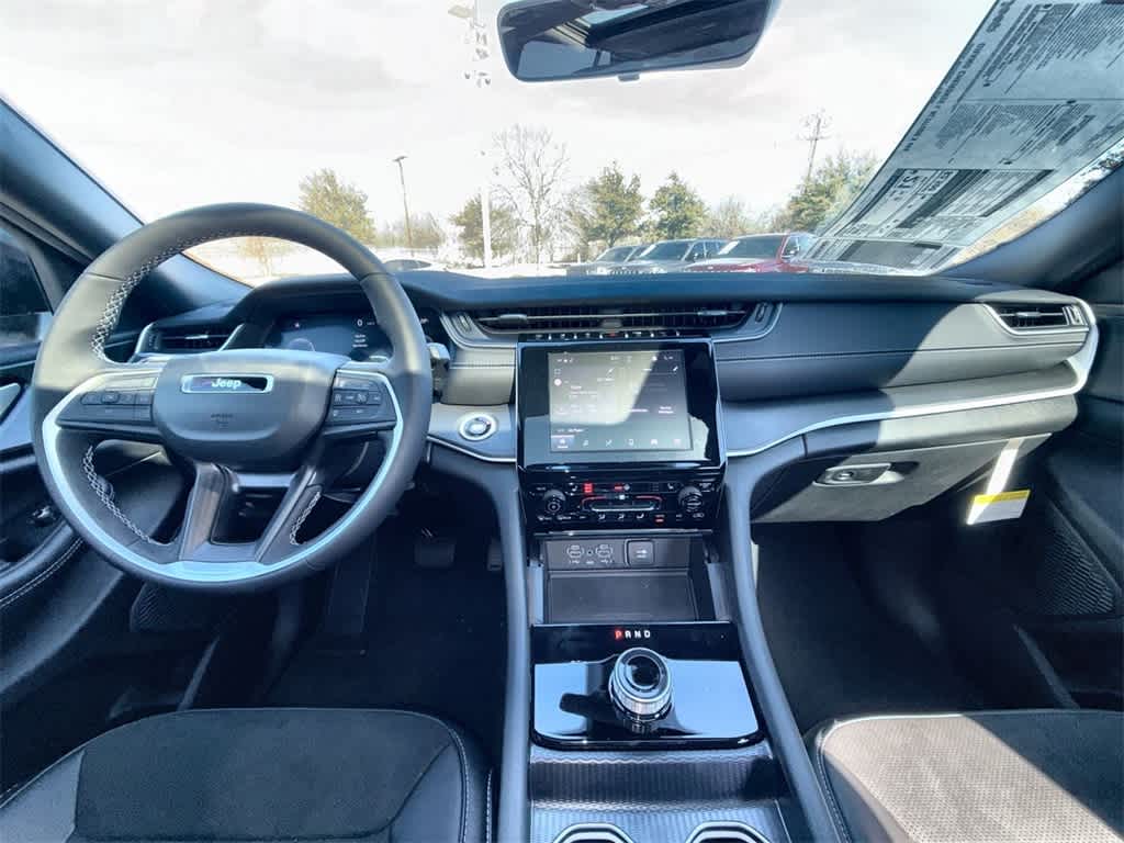 Thumbnail: 2025 Jeep Grand Cherokee L - 16