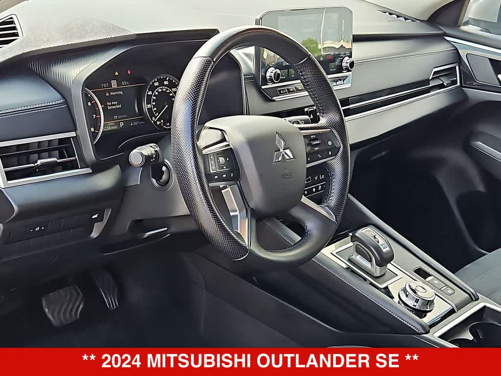 Thumbnail: 2024 Mitsubishi Outlander - 10