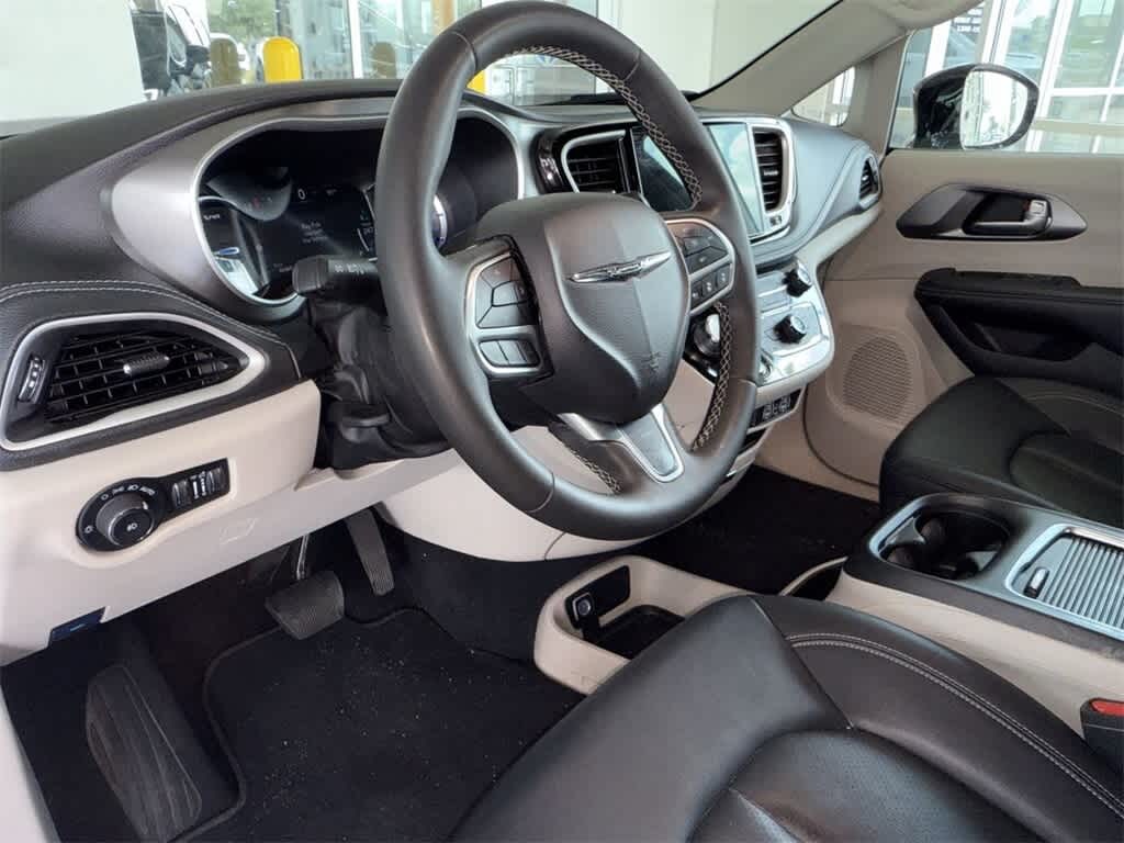Used 2024 Chrysler Pacifica Plug-In Hybrid Select Van Passenger Van