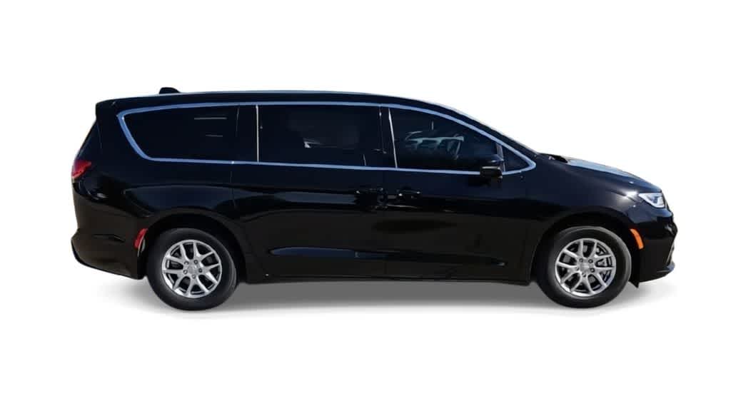 Thumbnail: 2026 Chrysler Pacifica - 9