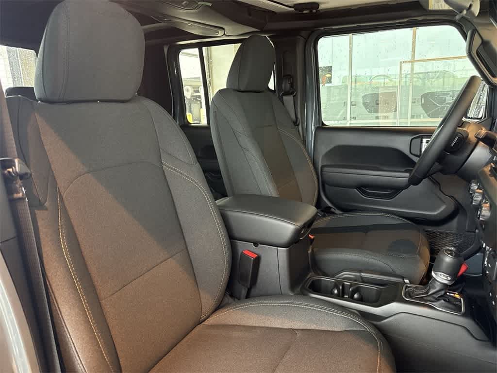 Thumbnail: 2025 Jeep Gladiator - 14