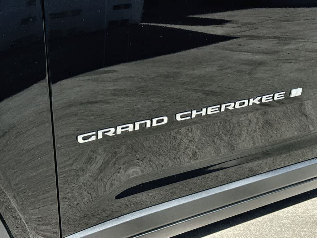 Thumbnail: 2026 Jeep Grand Cherokee - 8