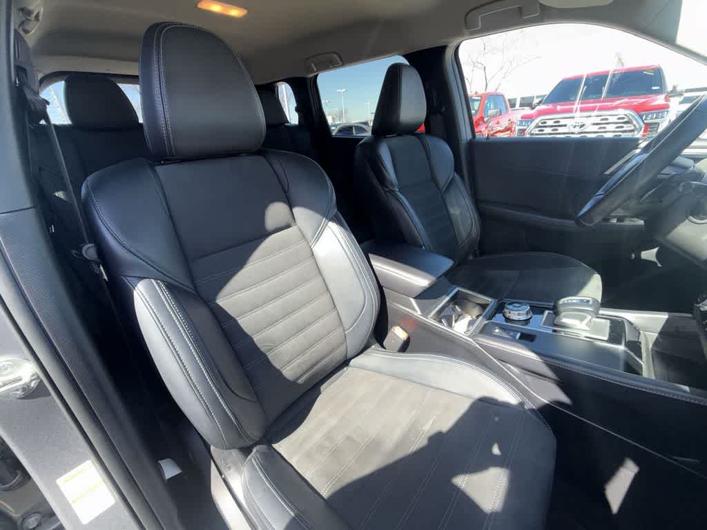 Thumbnail: 2024 Mitsubishi Outlander - 14