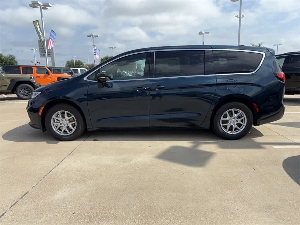 Thumbnail: 2025 Chrysler Pacifica - 3