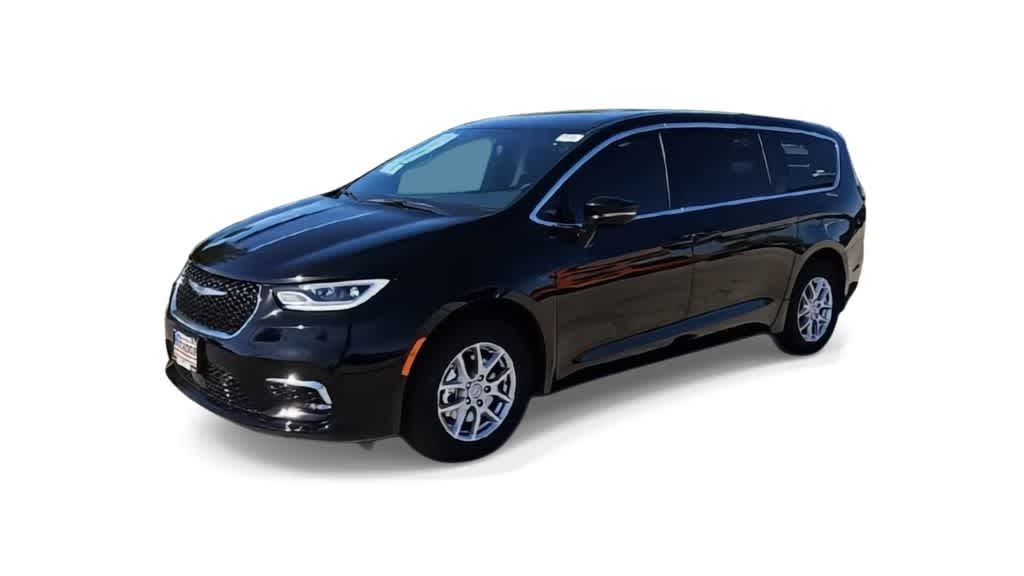 Thumbnail: 2026 Chrysler Pacifica - 4