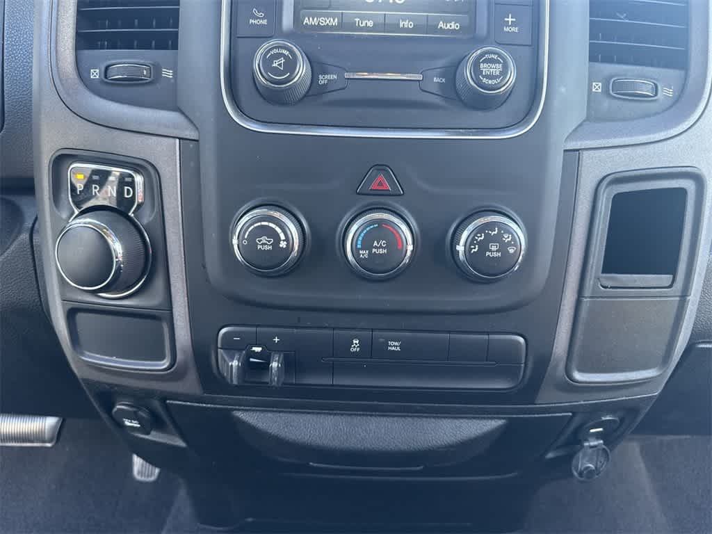 Thumbnail: 2019 RAM 1500 Classic - 17