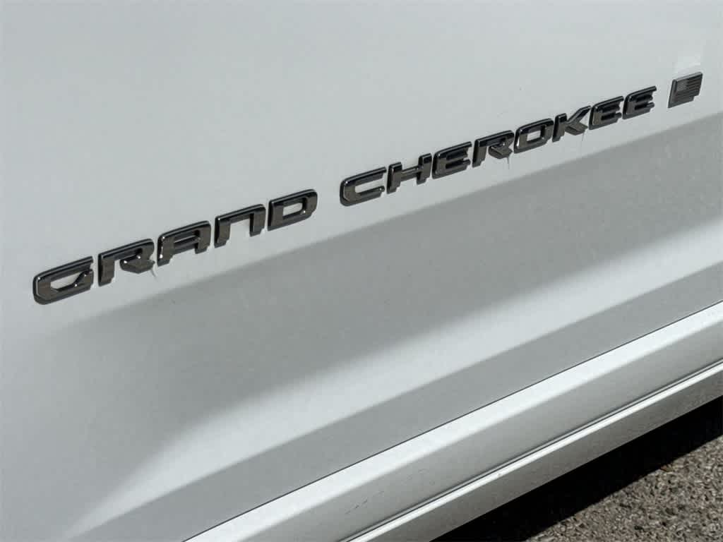 Thumbnail: 2022 Jeep Grand Cherokee - 8