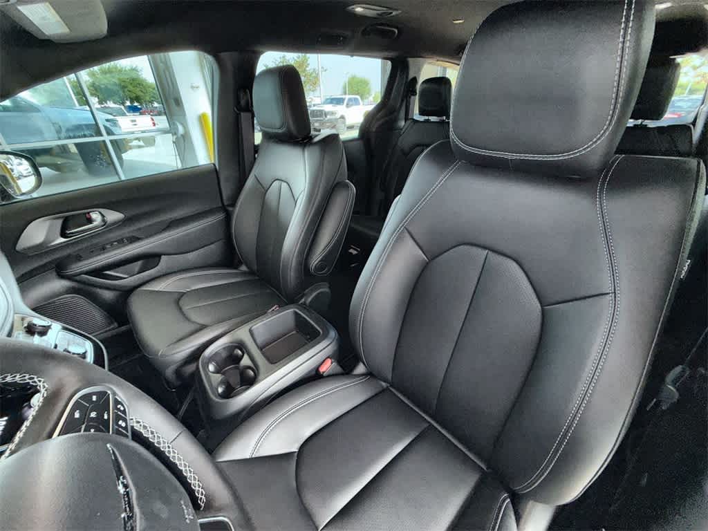 Thumbnail: 2025 Chrysler Pacifica - 11