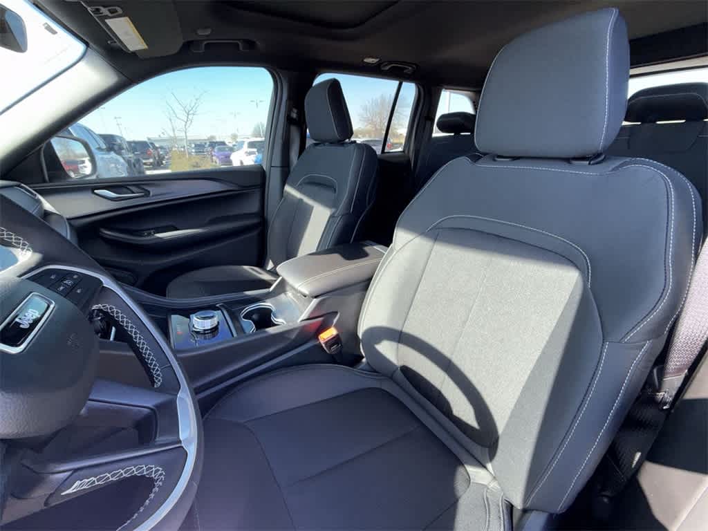 Thumbnail: 2025 Jeep Grand Cherokee - 11