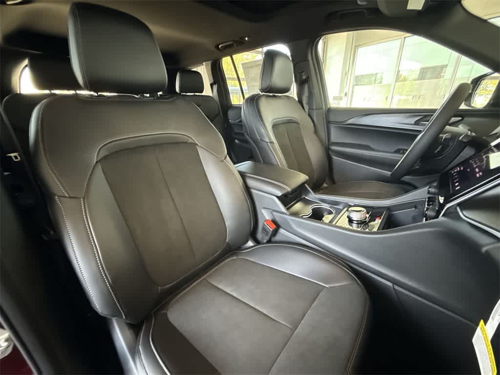 Thumbnail: 2025 Jeep Grand Cherokee - 13