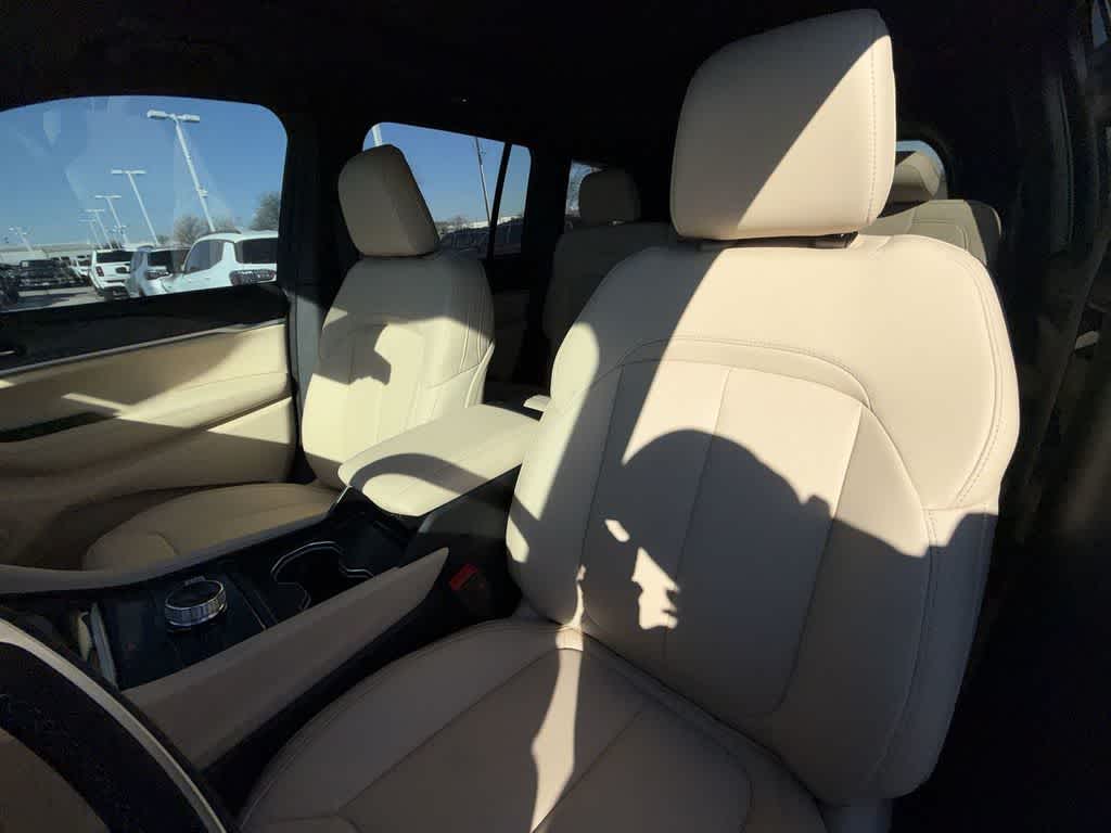 Thumbnail: 2025 Jeep Grand Cherokee - 8