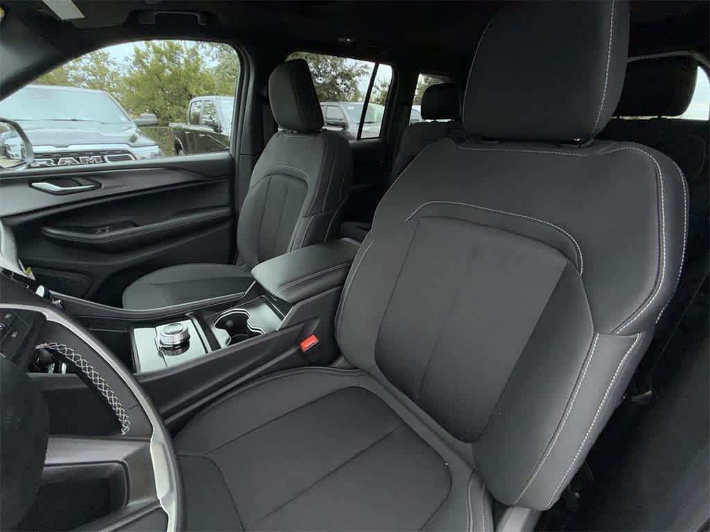 Thumbnail: 2025 Jeep Grand Cherokee - 10